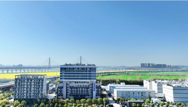 点赞！武汉经开区首家千亿市值企业