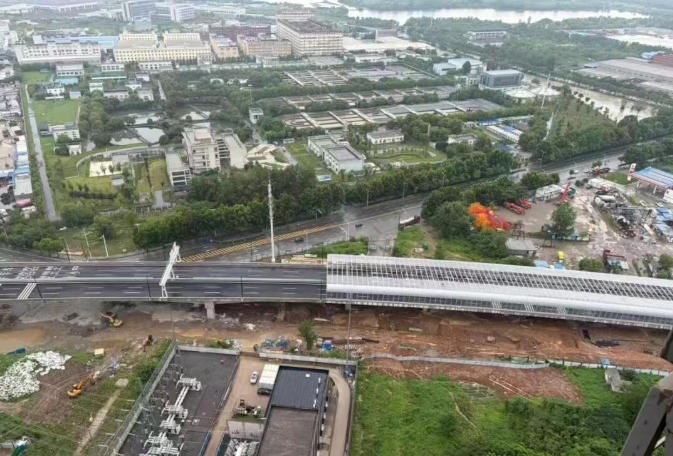 定了，武汉经开区左岸大道地面段预计9月铺设完成
