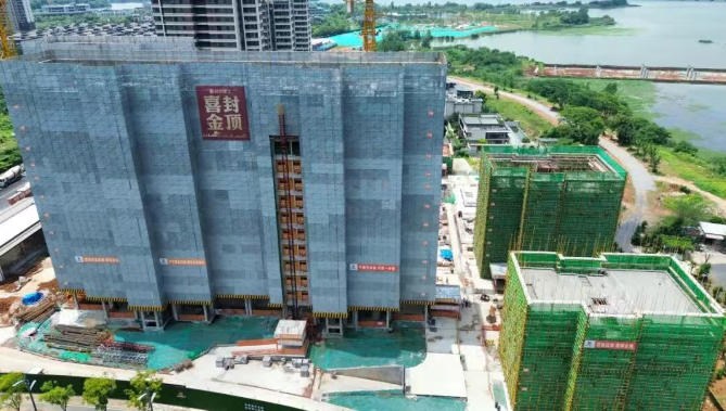 经开绿城·观湖悦棠主体结构圆满结顶，人居美好加速兑现