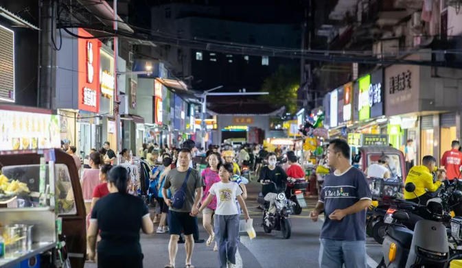 越“夜”越精彩，武汉经开区这里“火”了